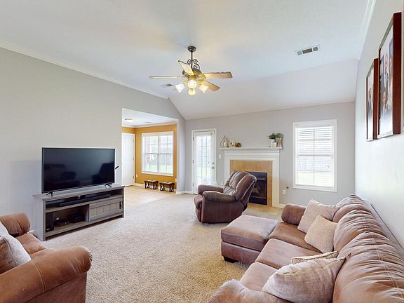 5th image of 44 Cedarbrook Pl