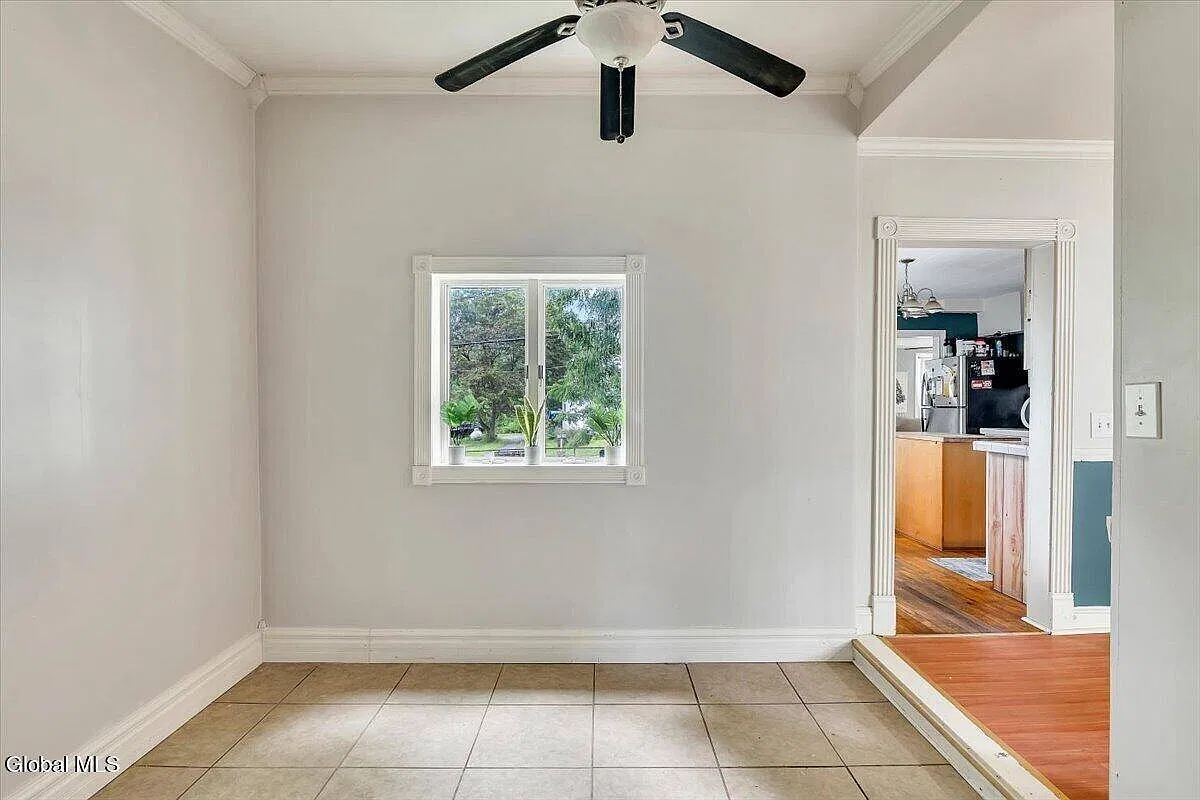 3 bed, 2.0 bath, 1616 sqft, $2,500 — Photo 3