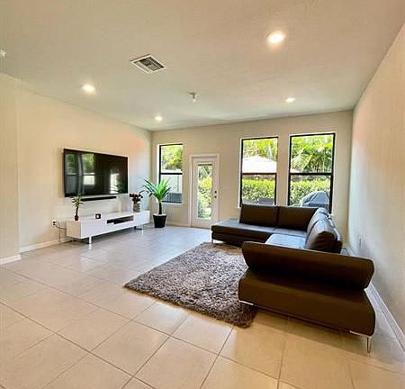 3rd image of 2825 Troubadour St #2825
