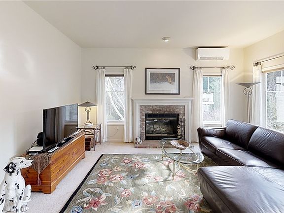 4th image of 50 S Chandler Ct #B