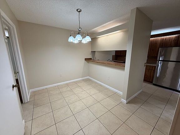 5th image of 5292 Brook Ct #211