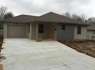 945 S Barnes Ave, Springfield, MO 65802