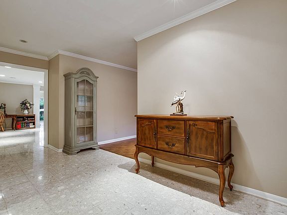 3rd image of 526 Country Ln