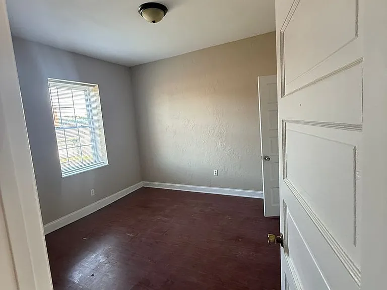 1422 Lewis St — Photo 13