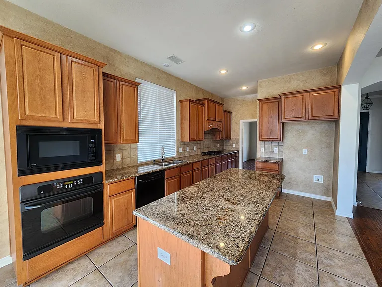 2818 Independence Dr — Photo 7