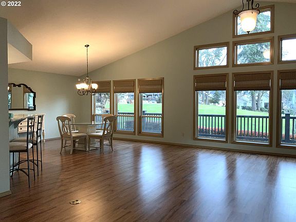 5th image of 3107 SE Balboa Dr