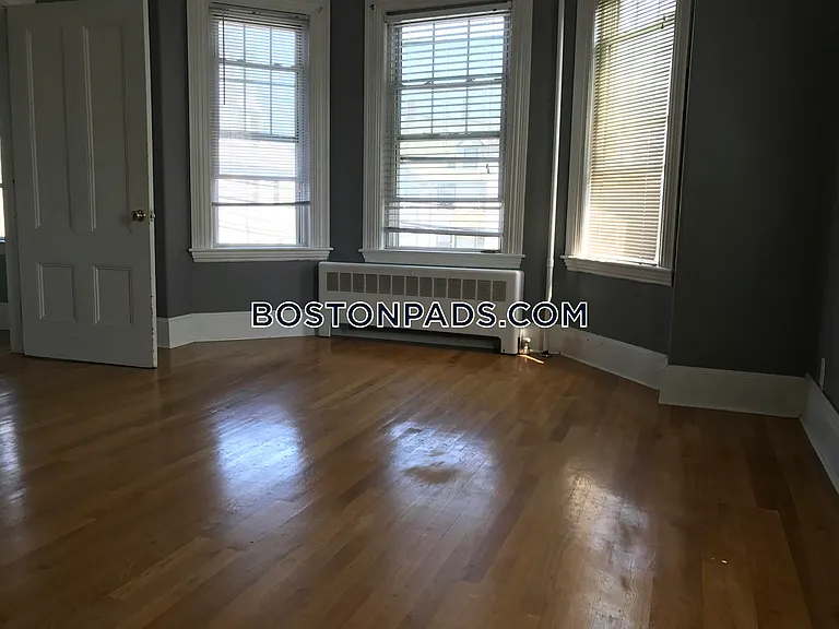 22-24 Everett Sq — Photo 7