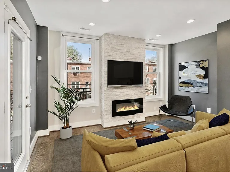 1304 Holbrook St NE #3 — Photo 11