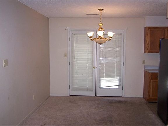 5th image of 205 Dogwood St