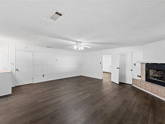 5th image of 710 Dogwood St