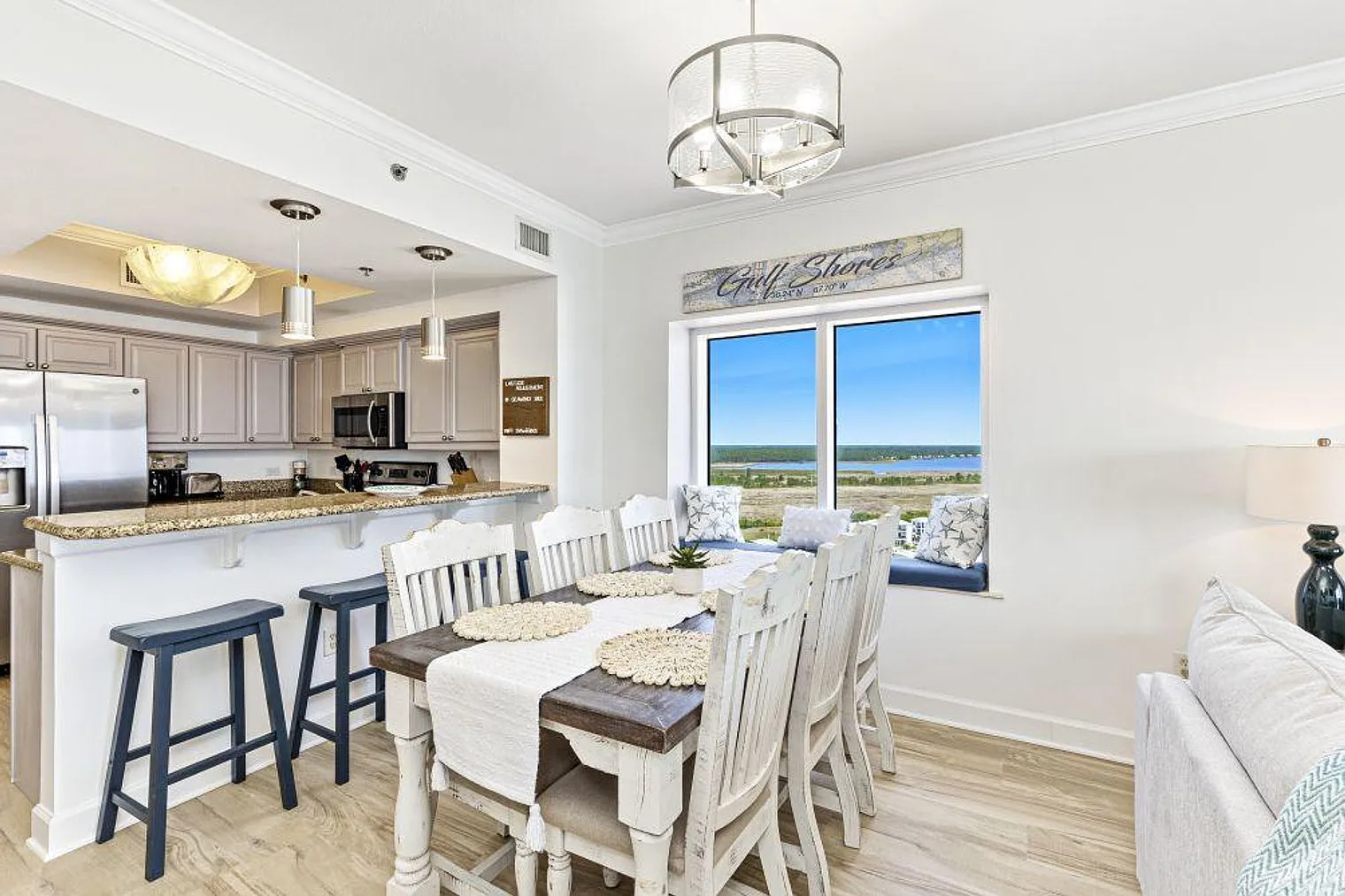 3 bed, 2.0 bath, 1302 sqft, $3,552 — Photo 3