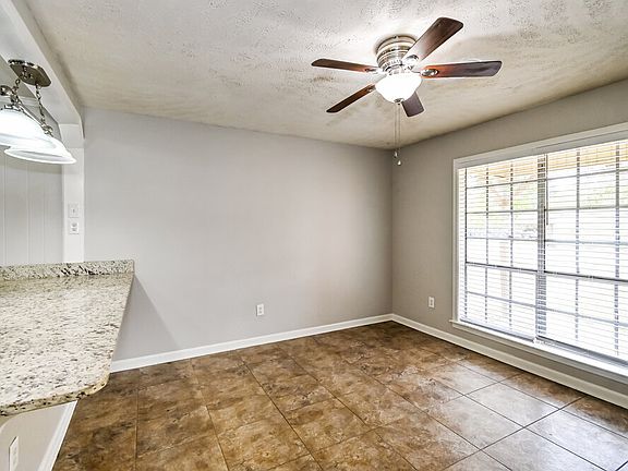 3rd image of 7426 Briarwood Cv
