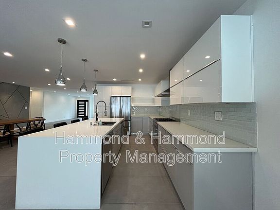 3rd image of 5735 Saloma Ave