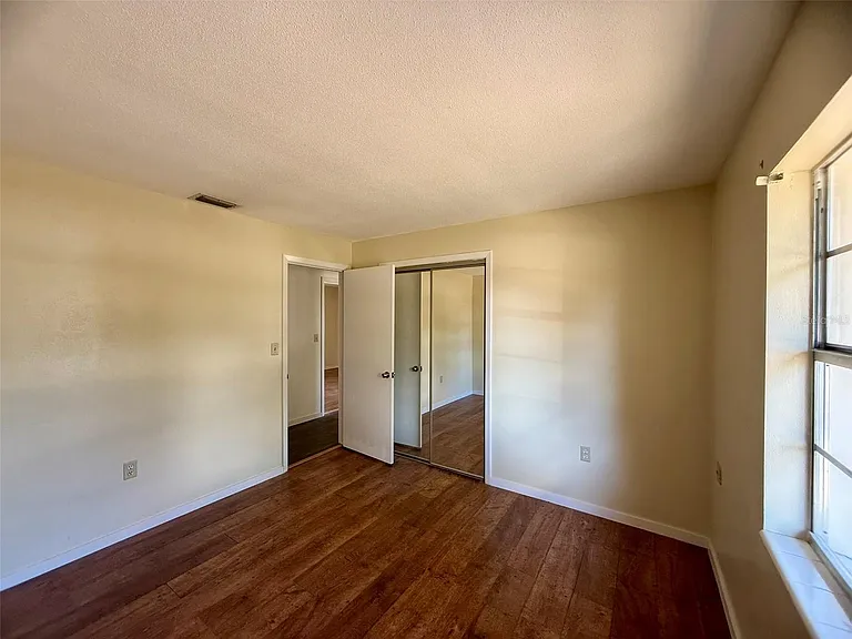131 Sparrow Ave — Photo 12