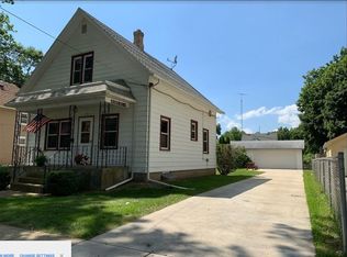 327 W Menomonie St, Belvidere, IL 61008