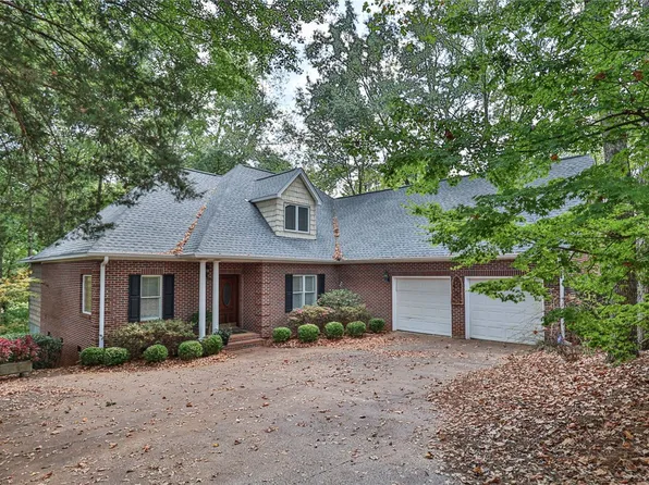 150 Prathers Lake Dr, Auburn, AL 36830