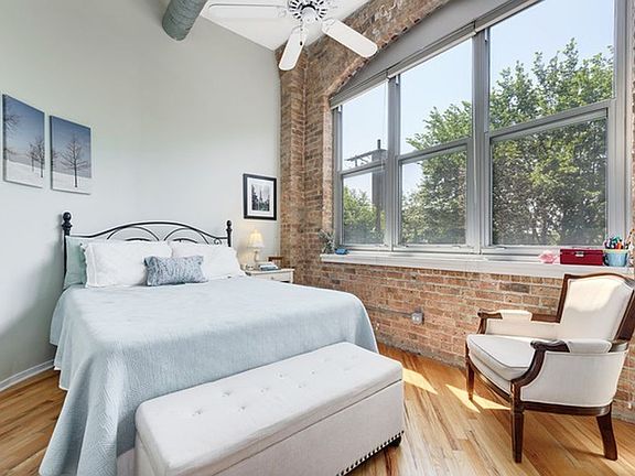 3rd image of 1801 W Larchmont Ave APT 312