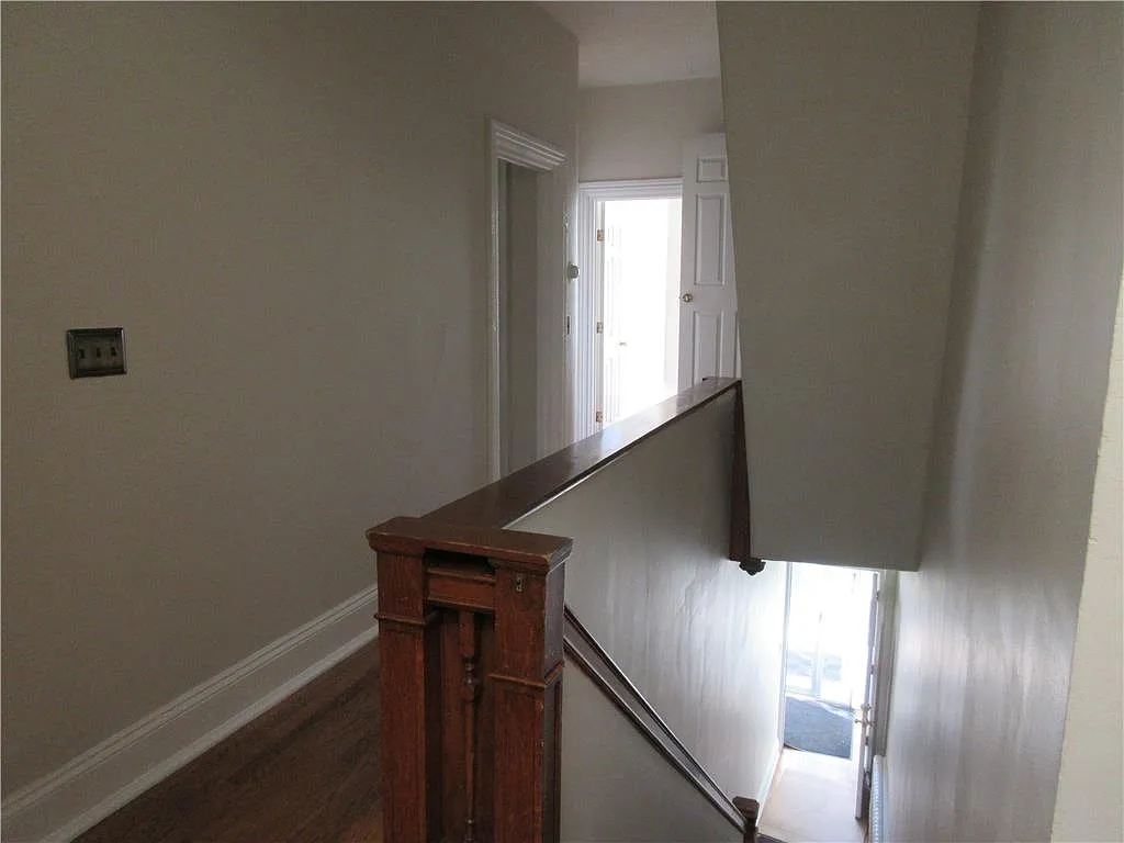 4 bed, 1.0 bath, 1300 sqft, $1,900 — Photo 3