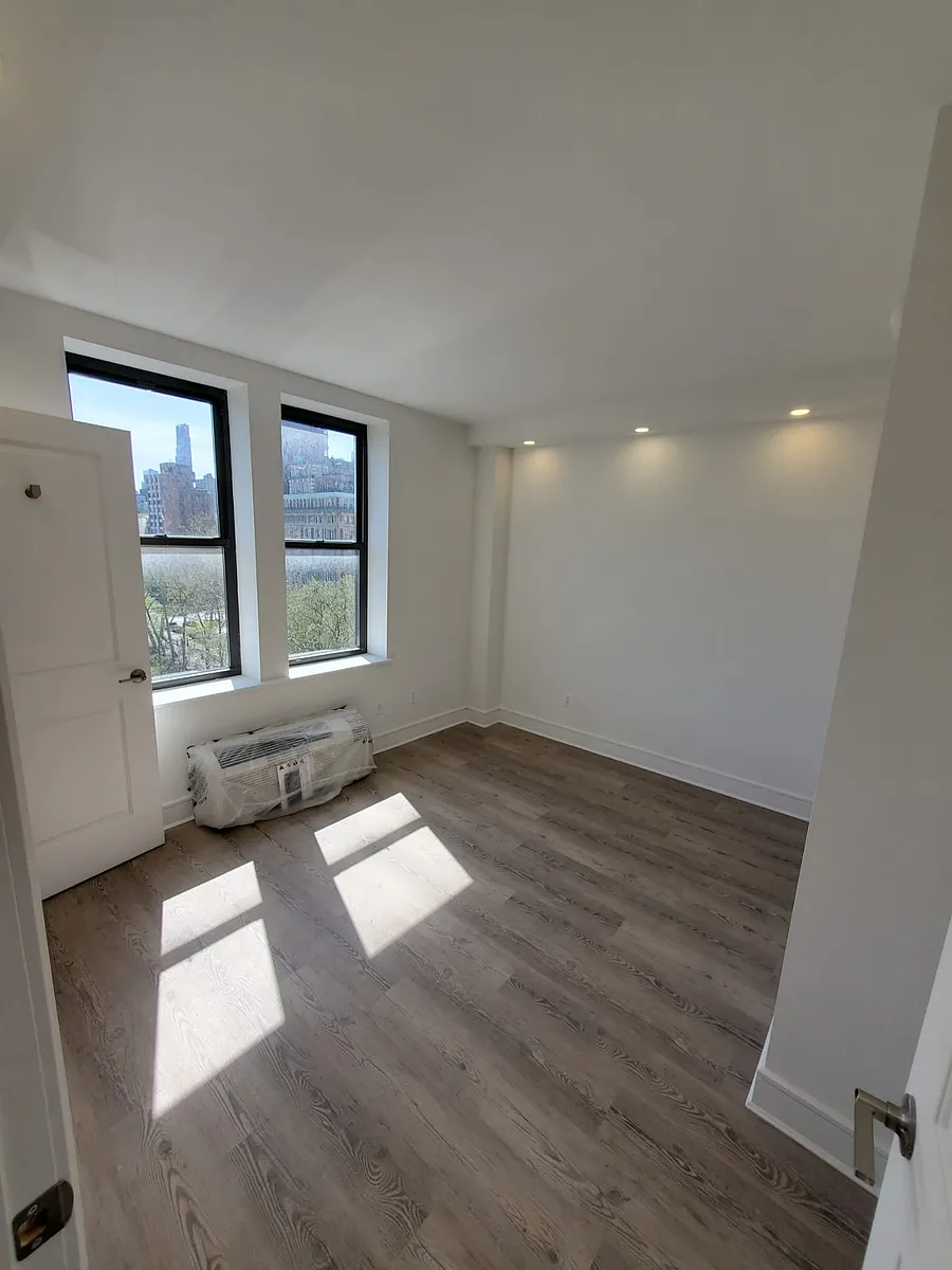 Building Photo - 45 W 81st St #9B