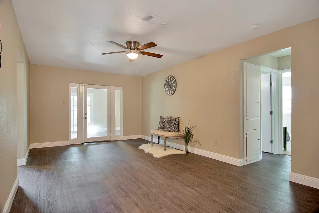 3 bed, 1700 sqft, $1,950 — Photo 2