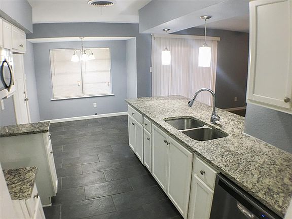 3rd image of 2516 Glen Garden Ave