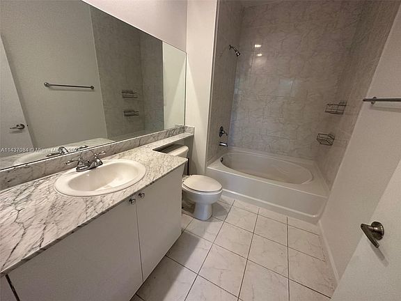 5th image of 2775 NE 187th St APT 123