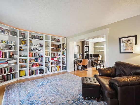 5th image of 2748 Abbey Knoll Dr