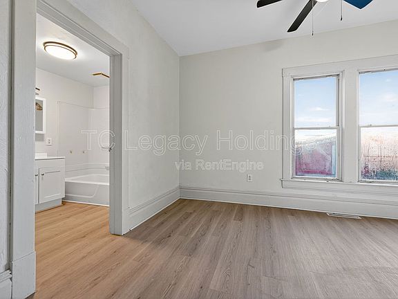 4th image of 1627 W Pike St