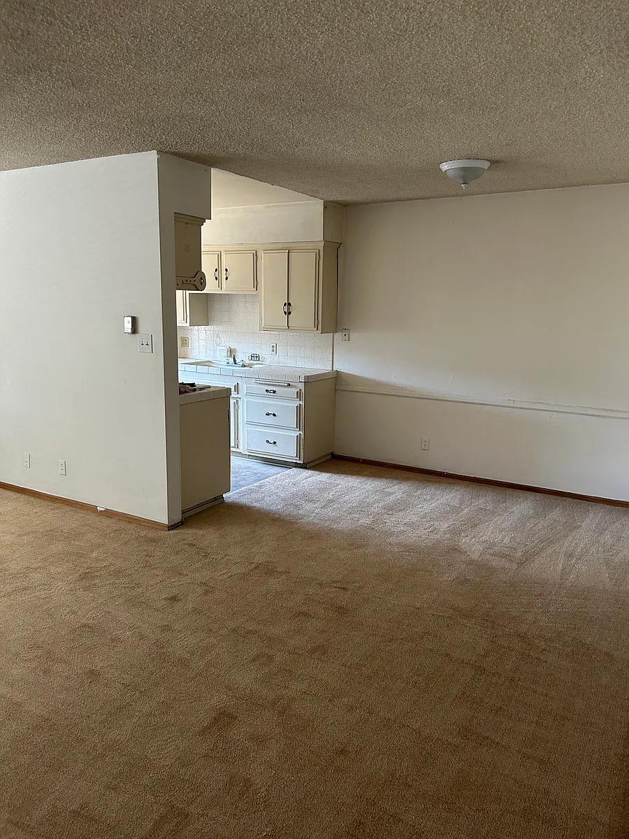 Building Photo - 403 Thompson Ave #4