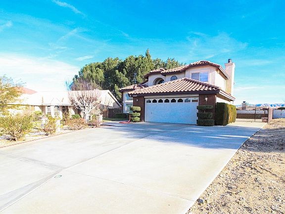 3rd image of 18005 Wildwood Dr