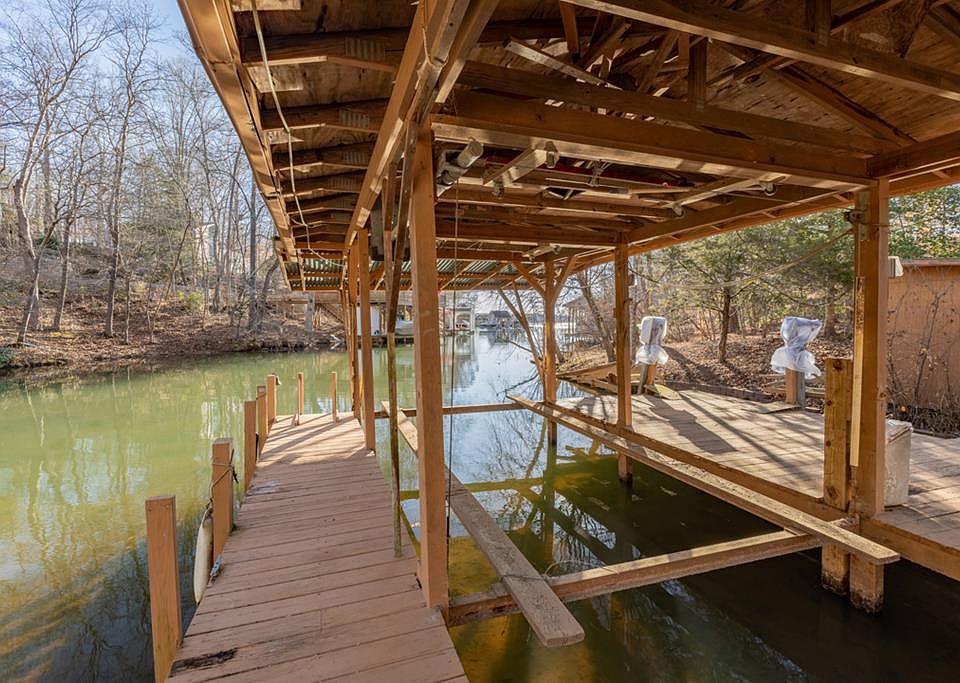 1st image of 400 Buckhead Dr