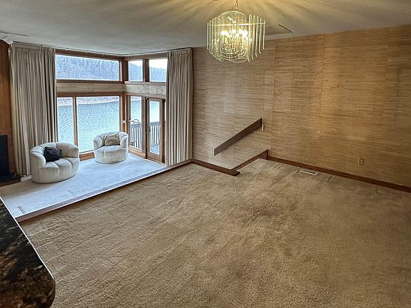 3rd image of 9385 S Pointe Lasalles Dr