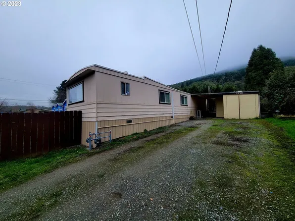 1030 Cook St, Myrtle Creek, OR 97457