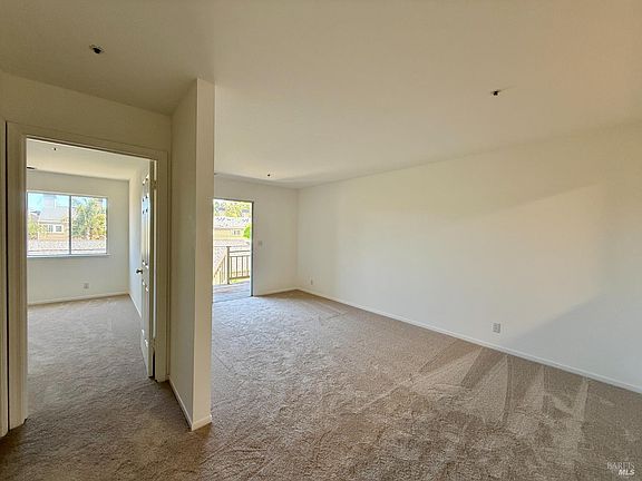 4th image of 77 Parkview Circle