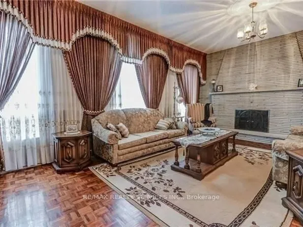 32 Fenton Way, Brampton, ON L6P 0P6