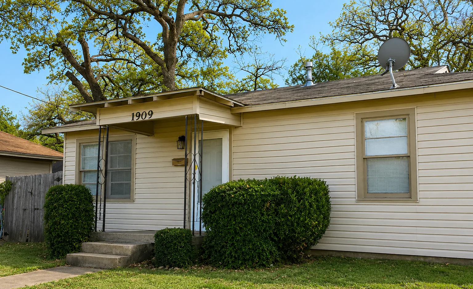 2 bed, 748 sqft, $1,450 — Photo 1