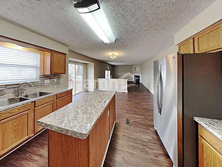 340 Evergreen Cir — Photo 4