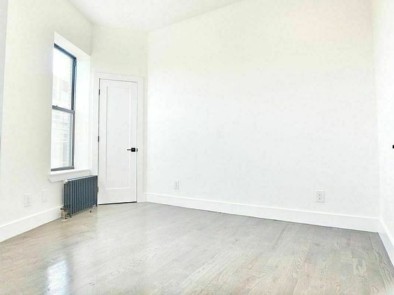 5th image of 53-23 Roosevelt Ave #2M