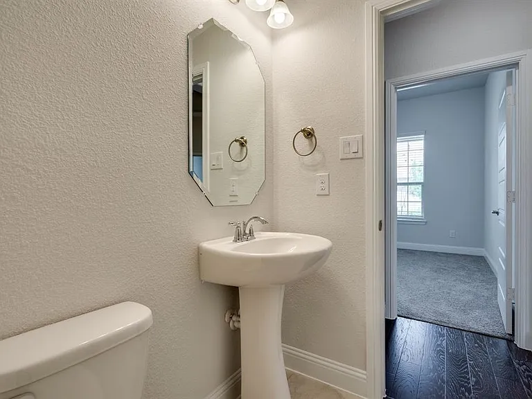 605 Boardwalk Way — Photo 27