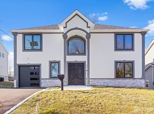 25 Windsor Rd, Edison, NJ 08817