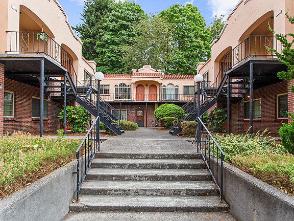 4th image of 1320-1344 NE 68th Ave #1322