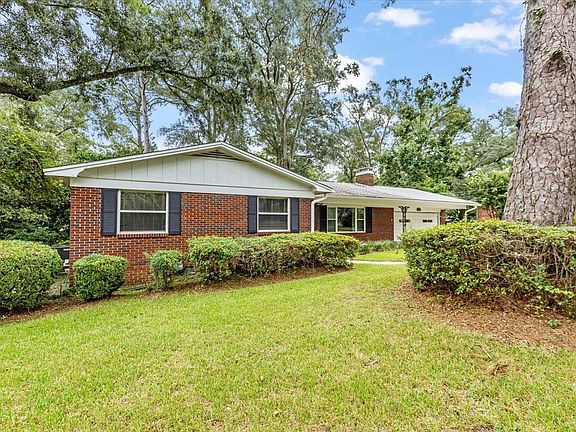 2nd image of 2215 Croydon Dr