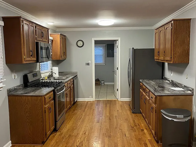 1233 Oliver St — Photo 7
