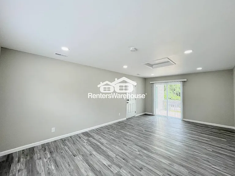 1054 Ivaloo St — Photo 14