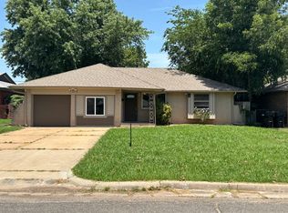 753 SW 3rd St, Moore, OK 73160