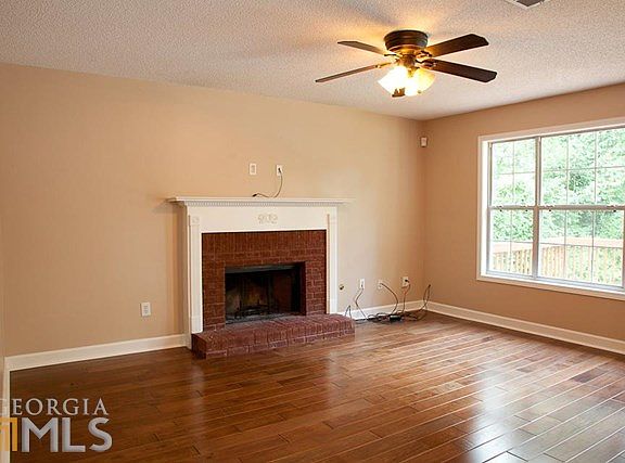 4th image of 145 Crown Oaks Dr