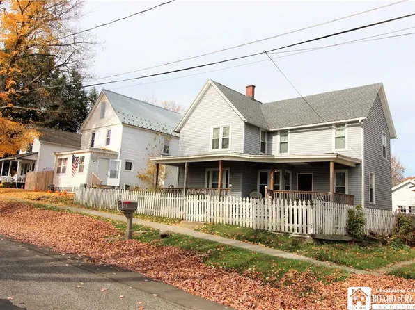 15 E 3rd St, Lakewood, NY 14750