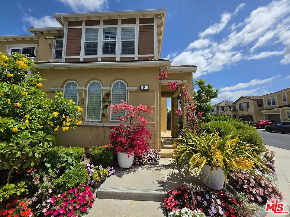 Building Photo - Blossom Ln