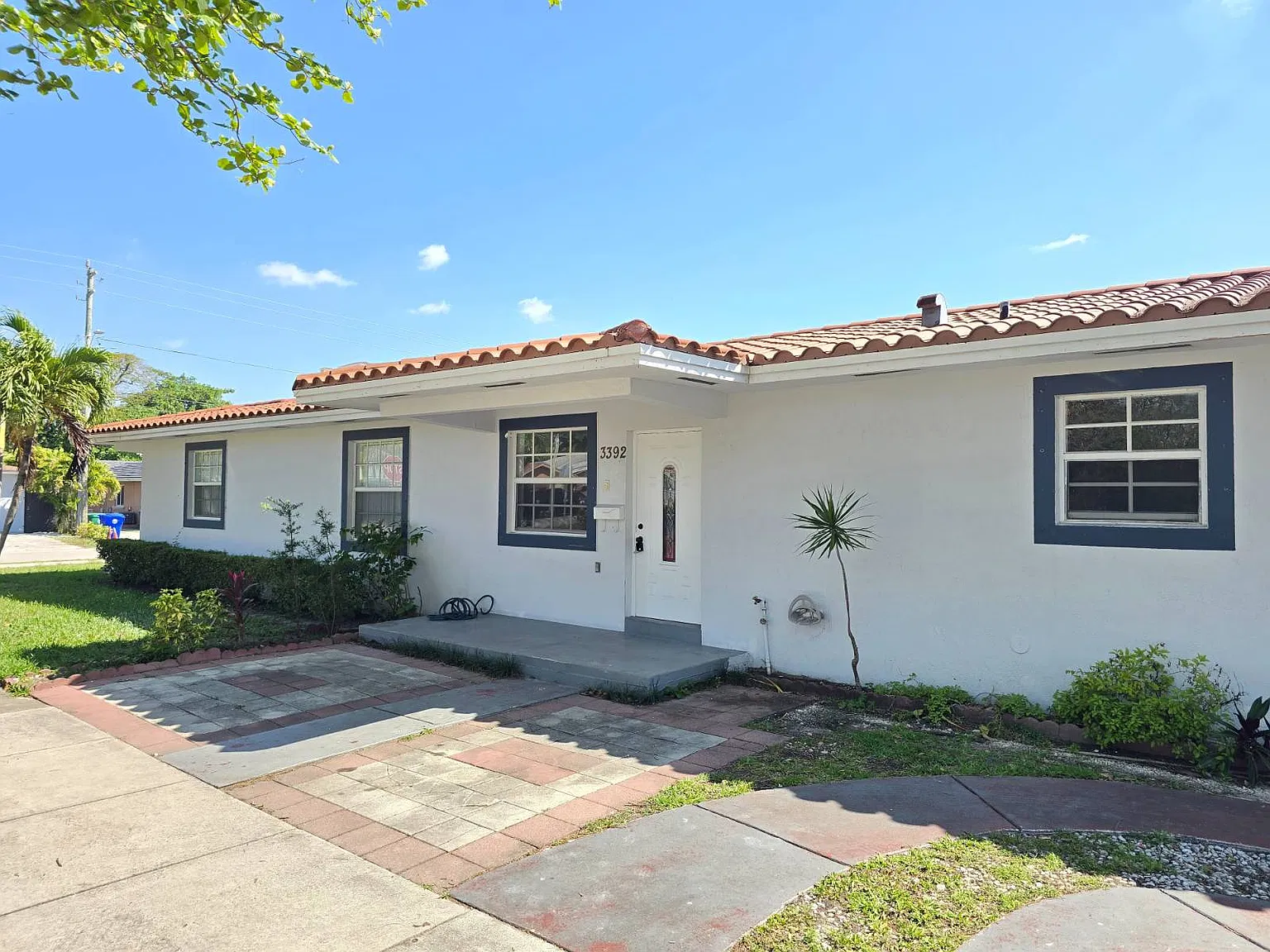 3 bed, 2.0 bath, 1650 sqft, $3,000 — Photo 1