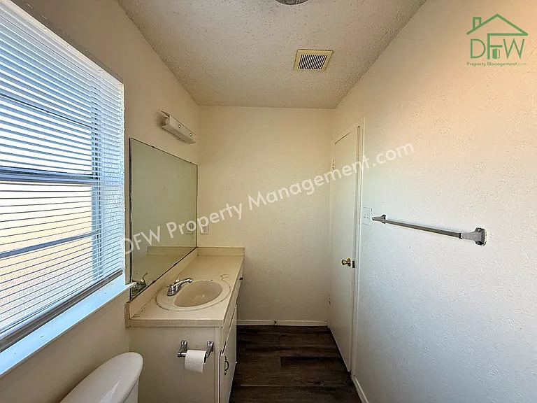 1021 Pleasant Valley Ln — Photo 8